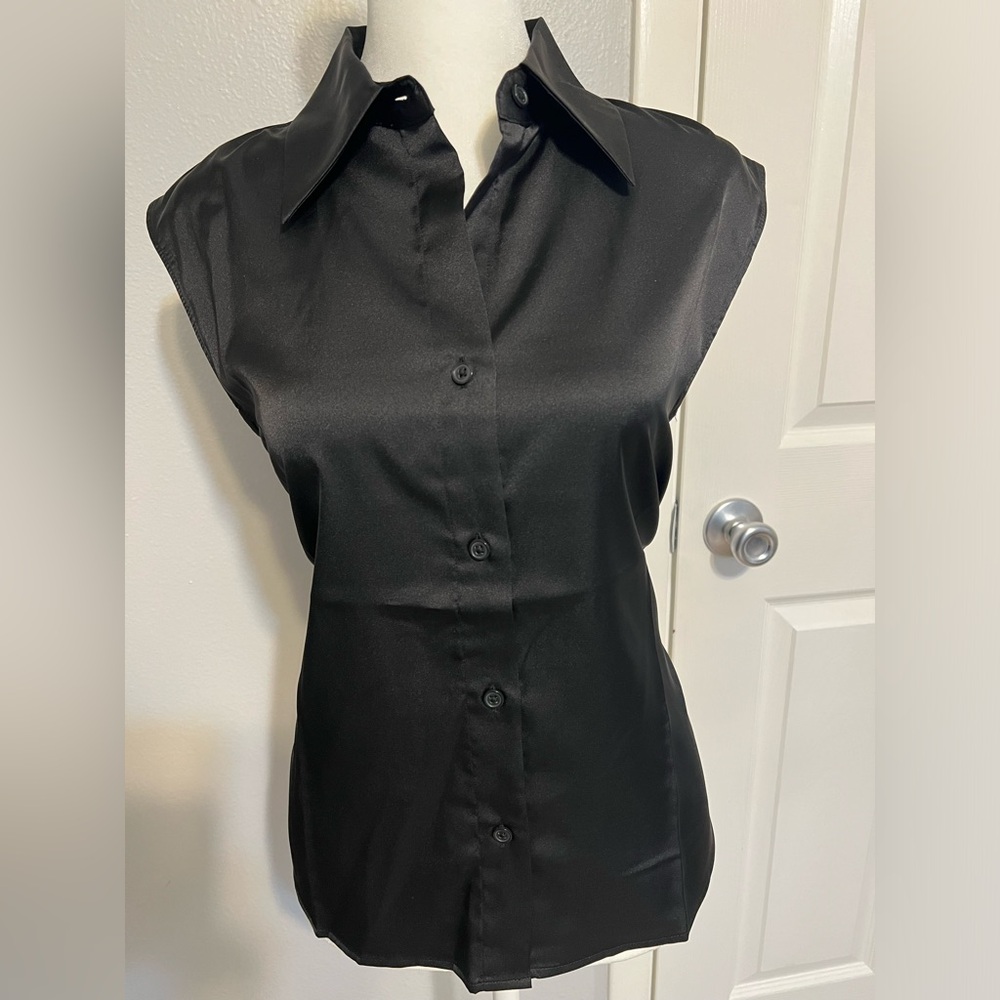 NWT Banana Republic Sleeveless Button Down Blouse